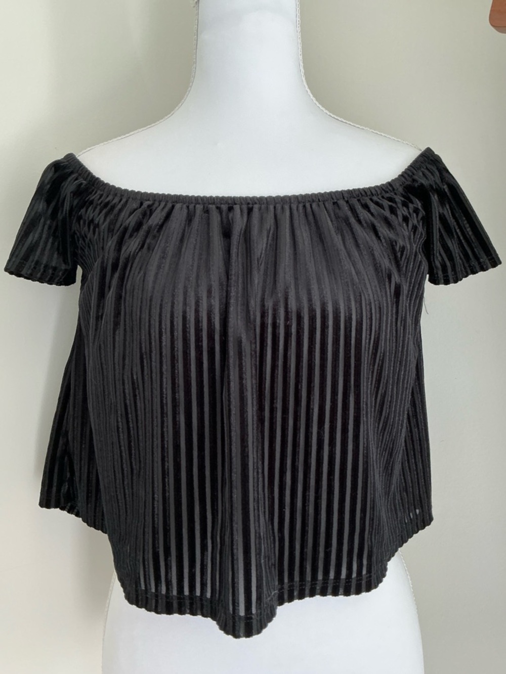 La Hearts Black Pleated Off-Shoulder Crop Top